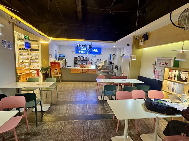 来宾柳来店环境